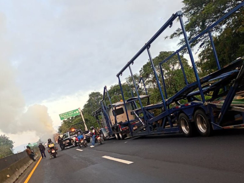 Arde tráiler en la Xalapa-Veracruz