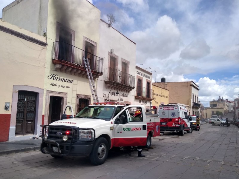 Arde vivienda en Centro Histórico de la capital