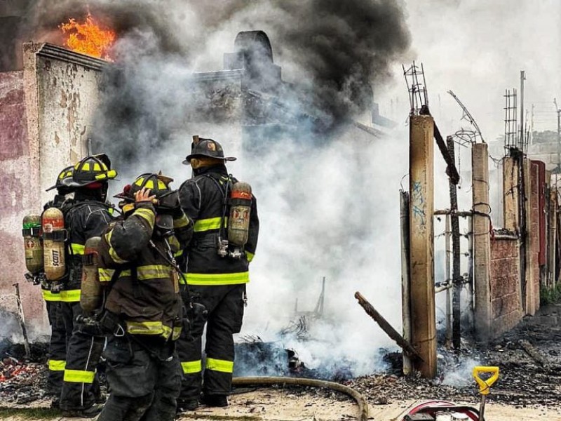 Arde vivienda en El Marques, era una casa abadonada