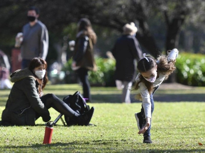 Argentina alivia restricciones, permite reuniones al aire libre