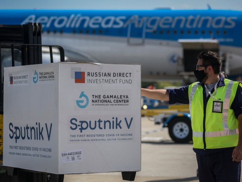 Argentina recibe octavo vuelo con 500 mil dosis Sputnik V