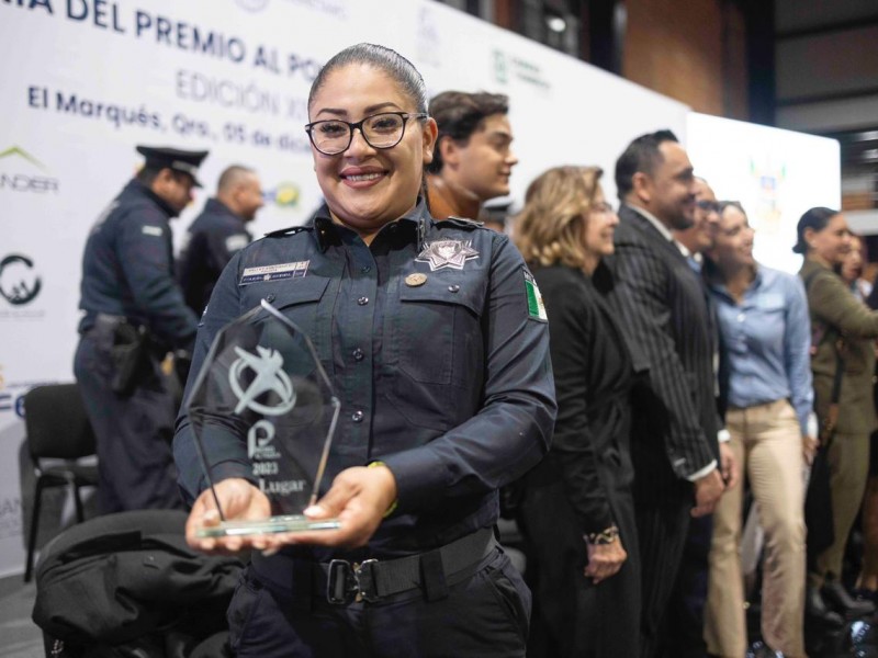 Arlet Santiago Gopar es la Policía del año