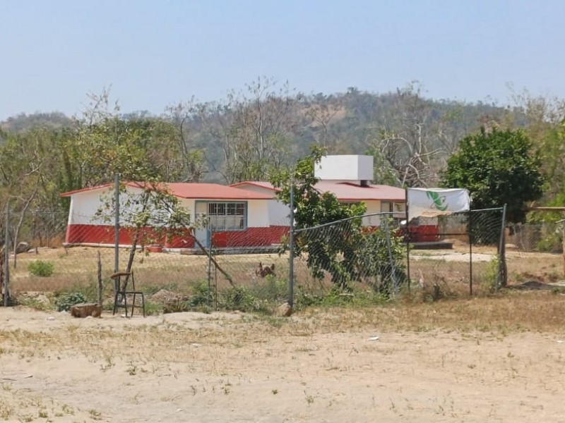 Asaltan a maestros en Las Lomitas, Coyuca de Benítez, Guerrero