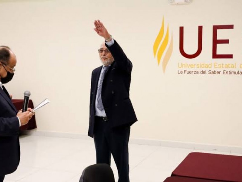 Armando Moreno rinde protesta como Rector de la UES
