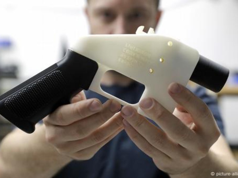 Armas 3D y visores prohibidos por nueva legislación federal