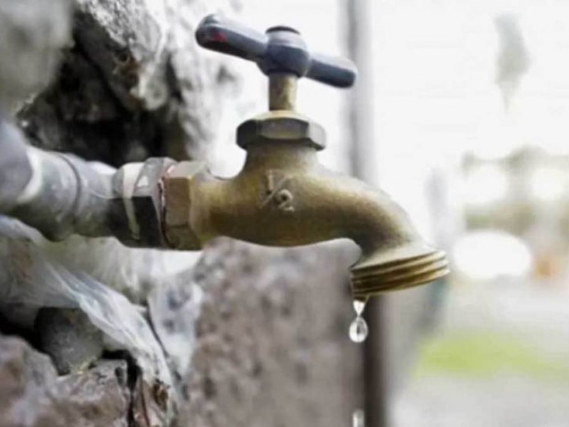 Armeritenses reciben agua por tandeo