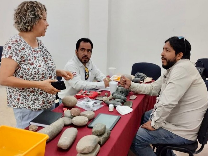 Arqueólogos del INAH supervisan bienes arquelógicos de museos en Ahome