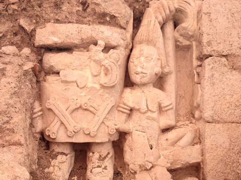 Arqueólogos encuentran espectacular escultura en ruinas mayas de Ek Balam