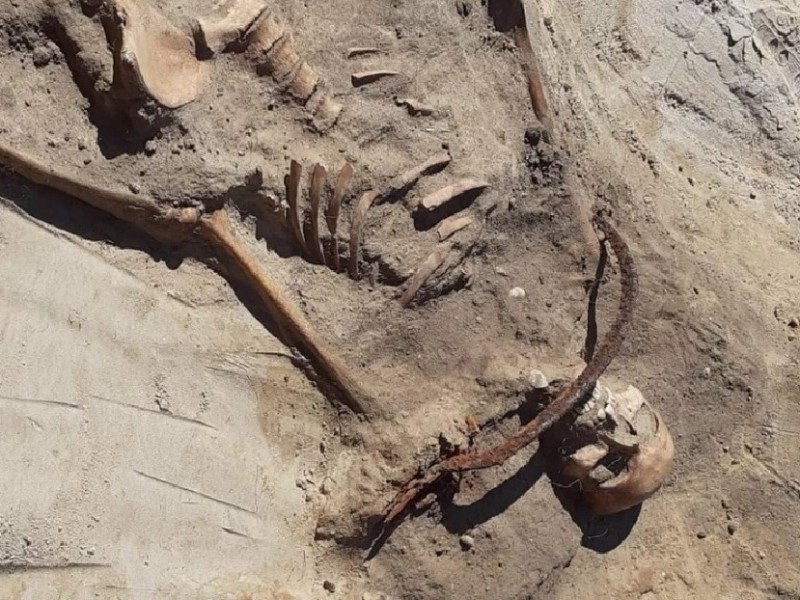 Arqueólogos encuentran esqueleto de una mujer 'vampiro' en Polonia