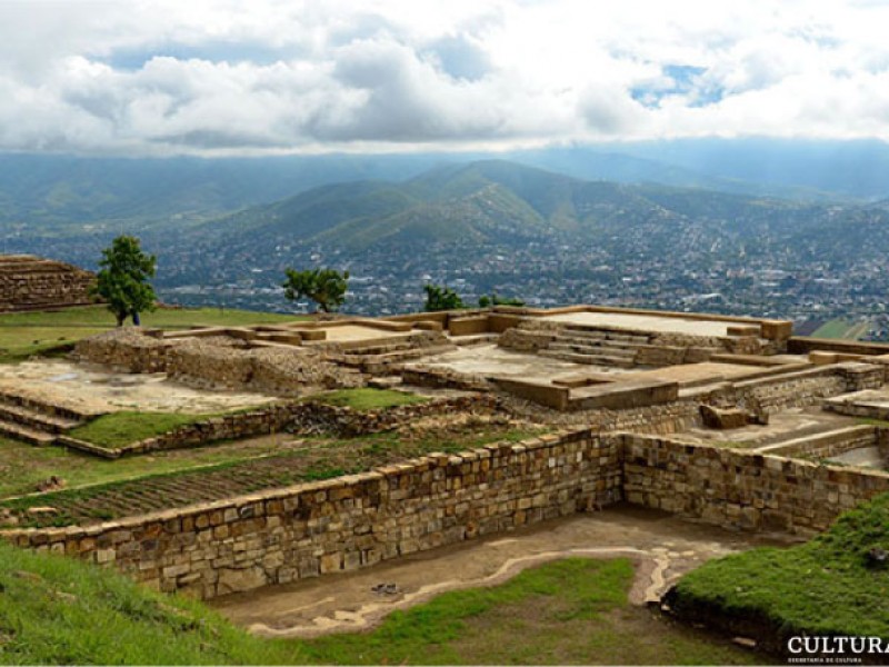 Arqueólogos mexicanos descifraron inscripciones del gran friso de Atzompa
