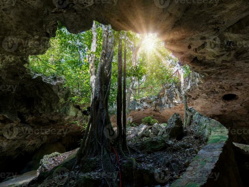 Arqueólogos mexicanos indagan misterio de una cueva en Tulum