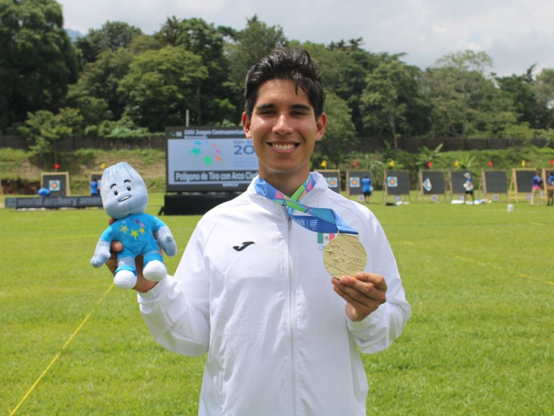 Arquero queretano es campeón centroamericano en tiro con arco