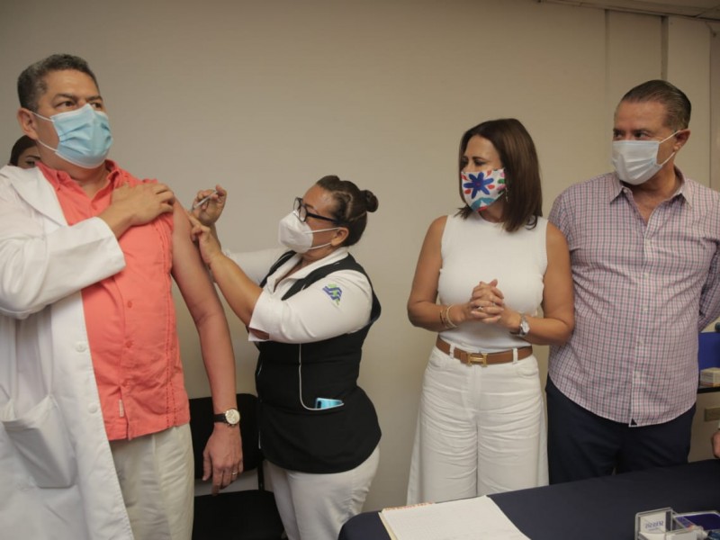 Arranca campaña de vacunación contra la influenza para personal médico