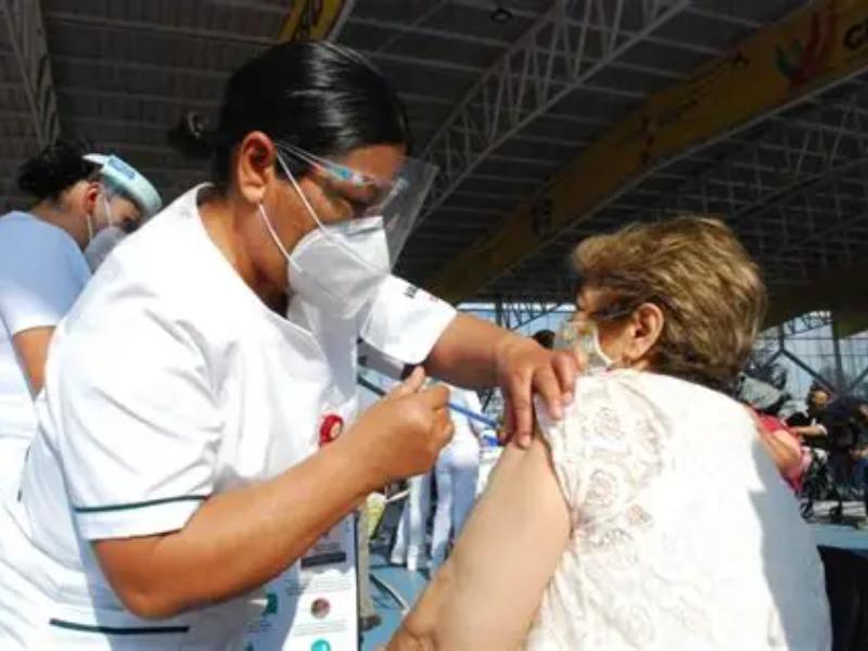 Arranca campaña de vacunación invernal en Michoacán con 1.1 millones de dosis