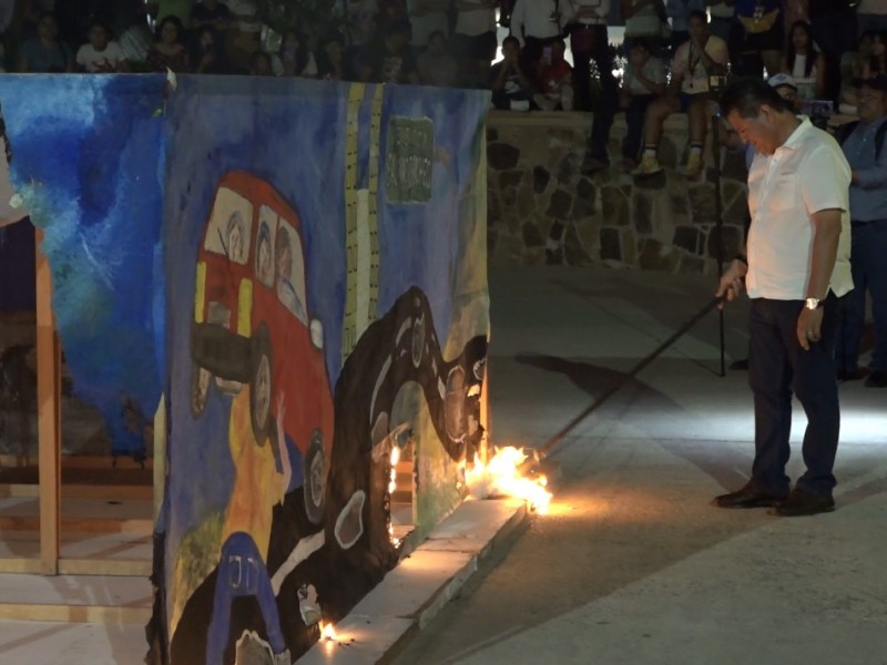 Arranca carnaval de Salina Cruz con quema del mal humor