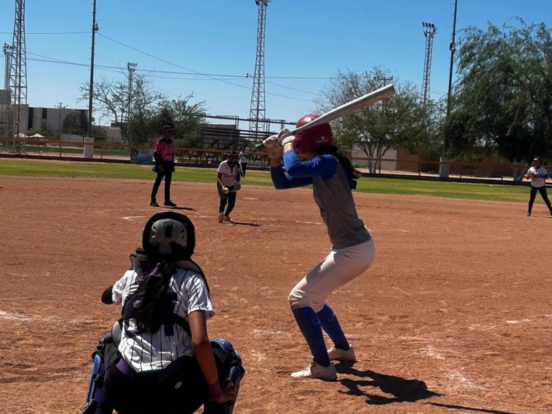 Arranca con éxito la primer liga de softbol femenil en Empalme