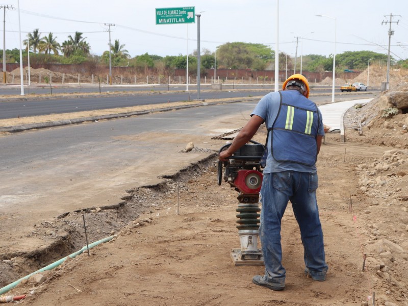 Arranca construcción de banquetas