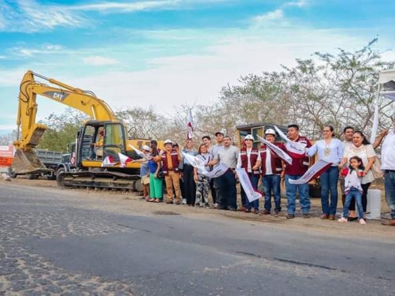 Arranca construcción de carretera de la Cruz de Huanacaxtle