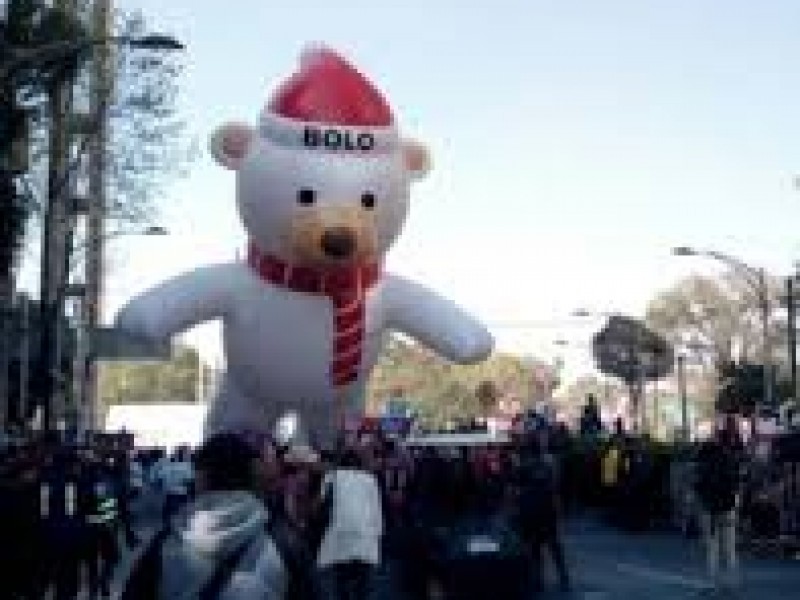 Arranca desfile navideño en Reforma