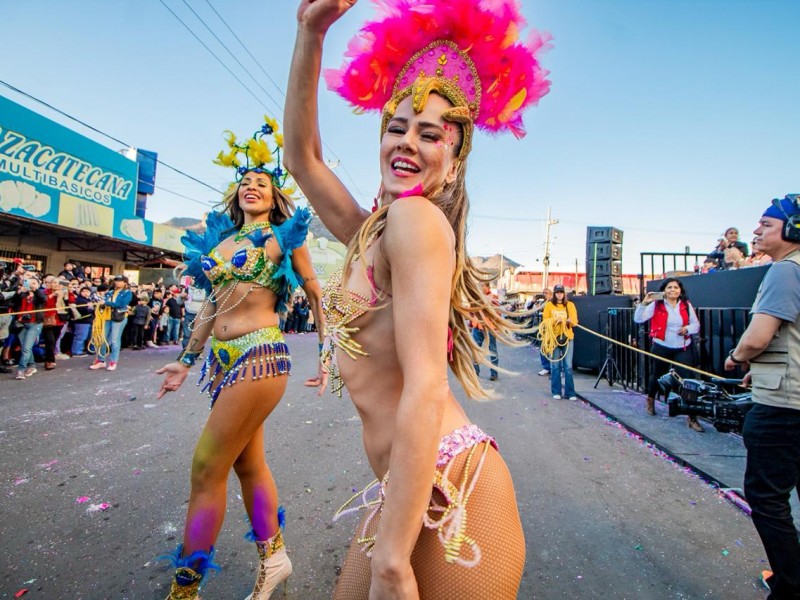 Arranca el segundo desfile de carros alegóricos y comparsas