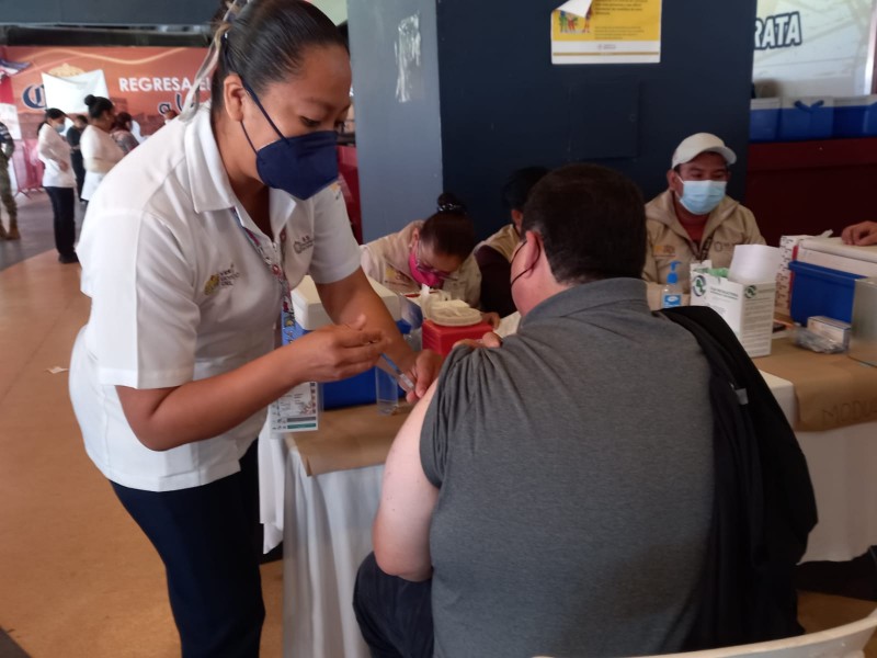 Arranca jornada de vacunación de refuerzo para maestros en Veracruz