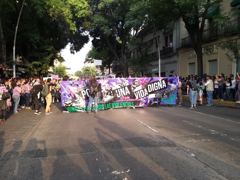 Arranca marcha feminista