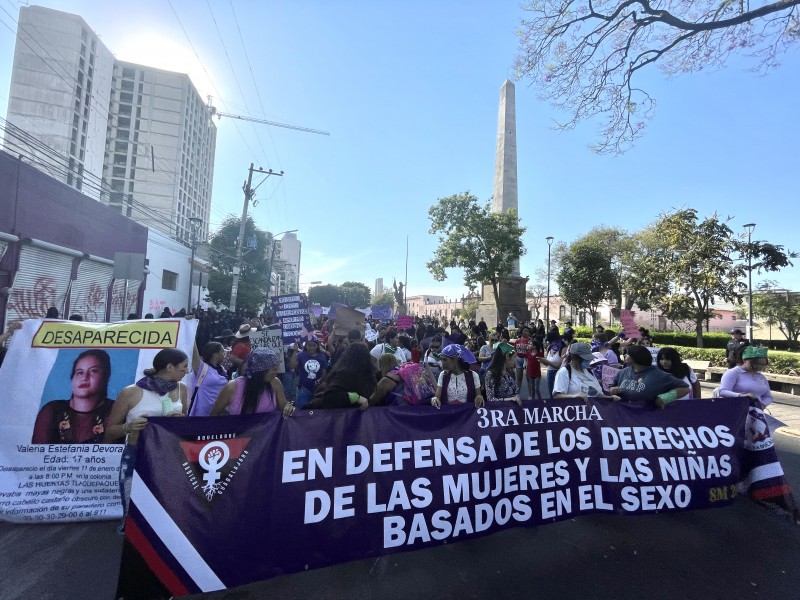 Arranca marcha feminista radical en Gdl