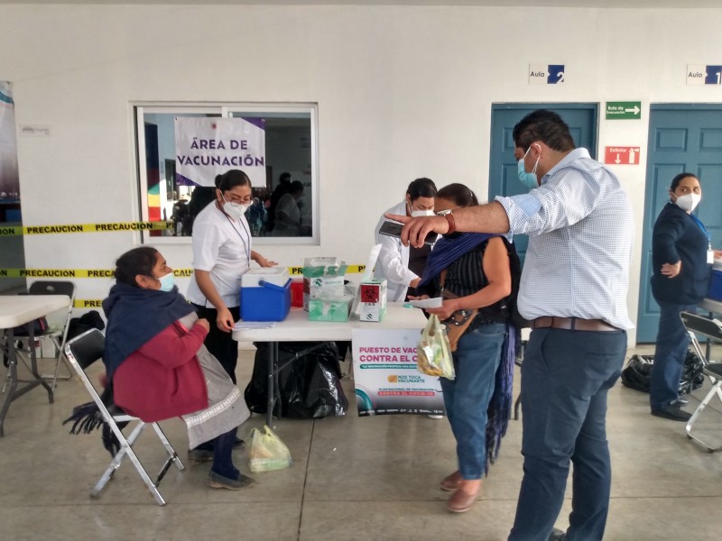 Arranca vacunación anti COVID para adultos mayores en Tangancícuaro