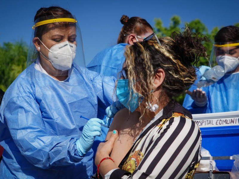 Arranca vacunación de mayores de 50 y embarazadas en regiones