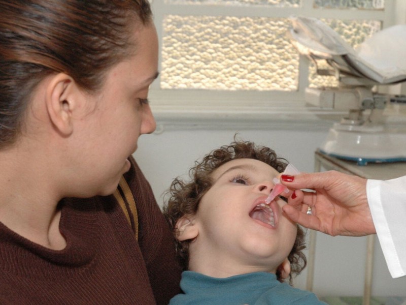 Arranca vacunación intensiva contra la poliomielitis
