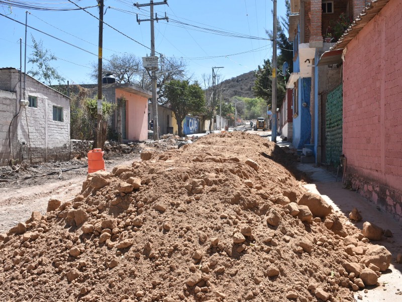 Arrancan 3 obras de urbanización en Pedro Escobedo