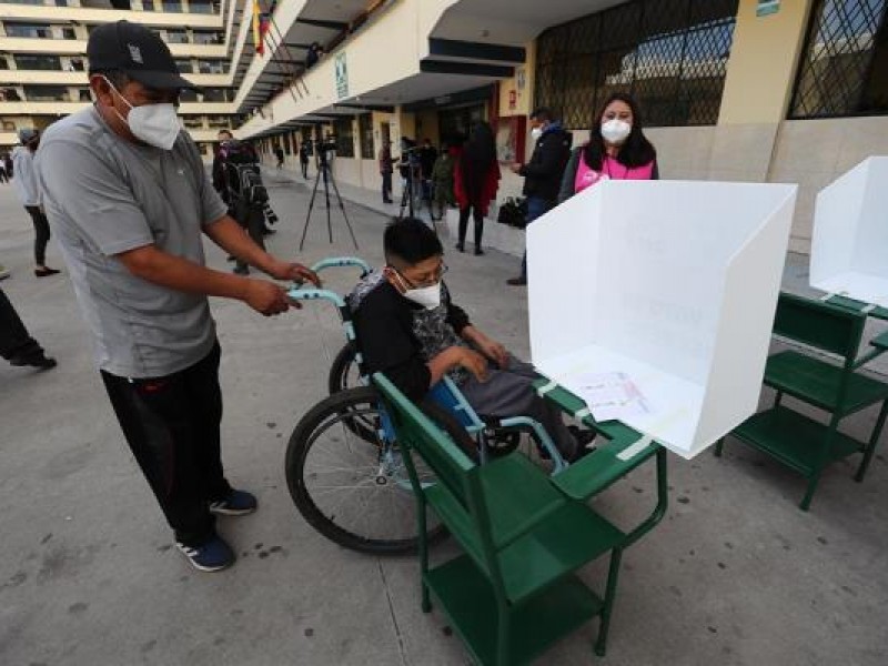 Arrancan comicios presidenciales en Perú