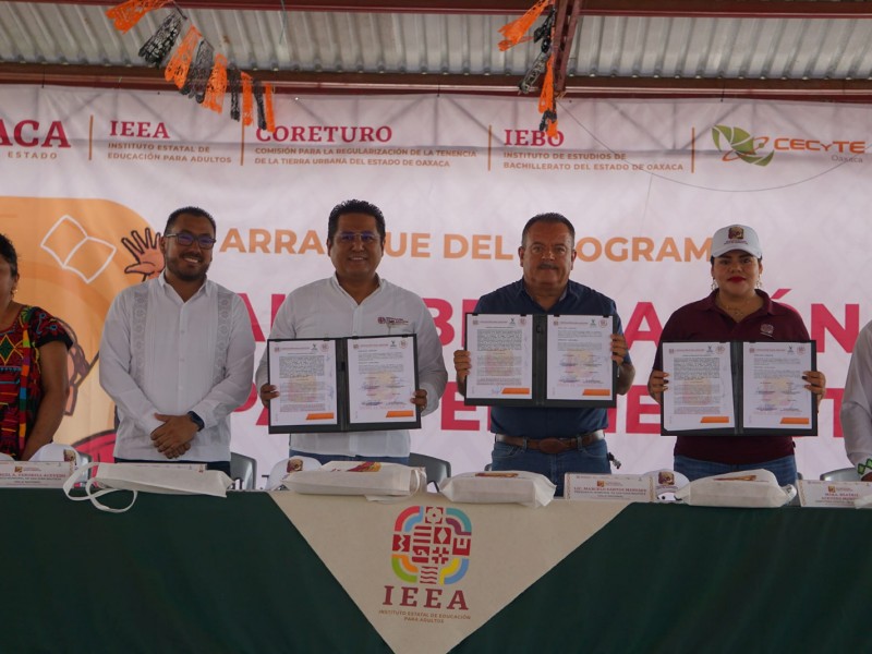 Arrancan IEEA y Coreturo programa de alfabetización en Valle Nacional