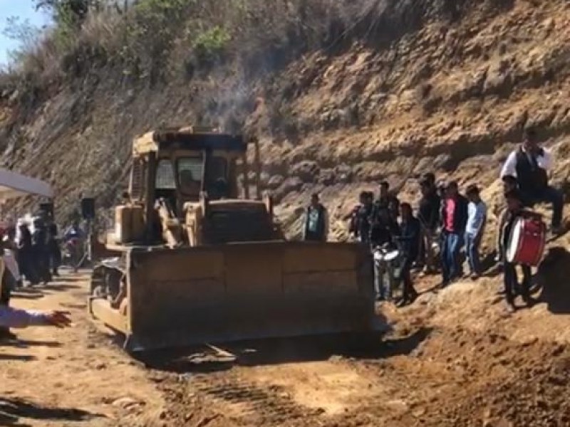 Arrancan obras carreteras en Chiapa de Corzo