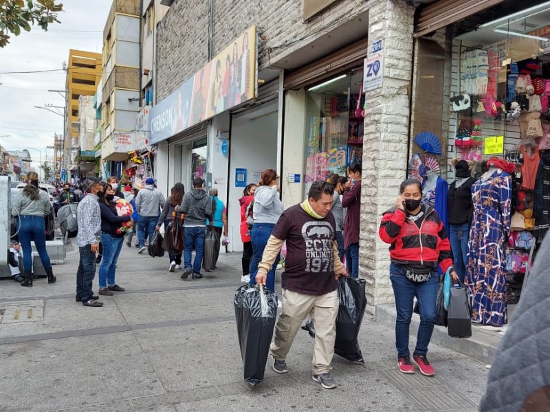 Arrancan tapatíos compras navideñas