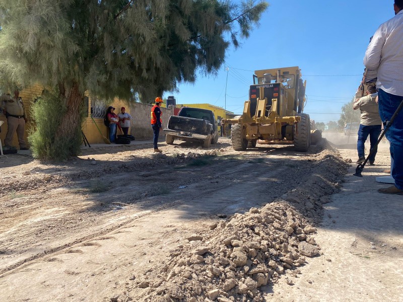 Arrancan trabajos de pavimentación en Ceballos, Durango