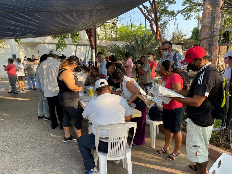 Arrancan votaciones en Zihuatanejo con retraso de 40 minutos