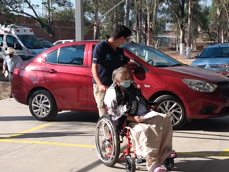 Arrancó jornada de vacunación anti-COVID para adultos mayores de Chavinda