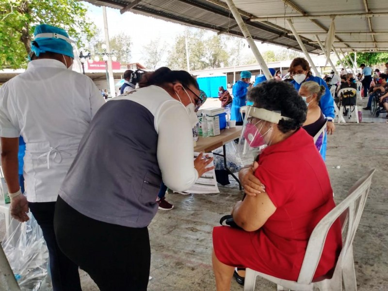 Arrancó jornada de vacunación en Tuxpan