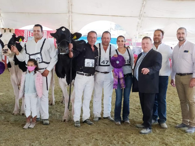 Arrasa la cocotera en muestra internacional Holstein