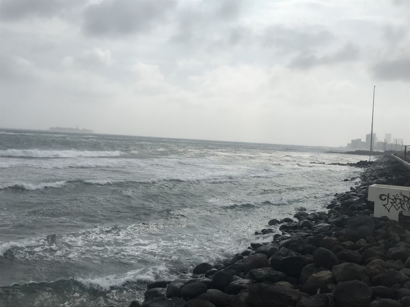 Arrastra la corriente ataúd hasta playas de Boca del Río