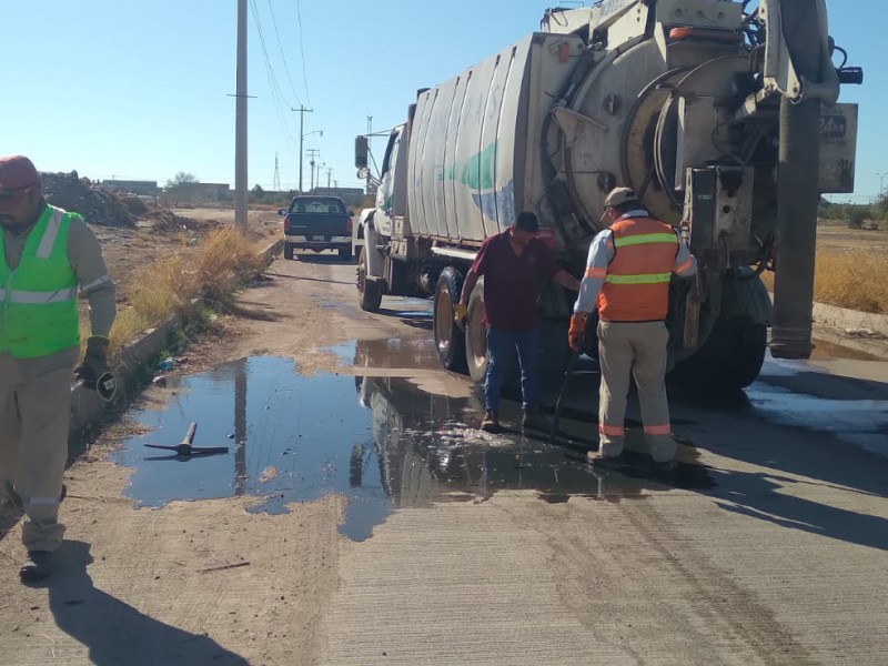 Arreglan alcantarillado en Empalme