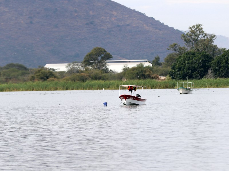 Arreglan canal para extraer agua de la laguna de Chapala