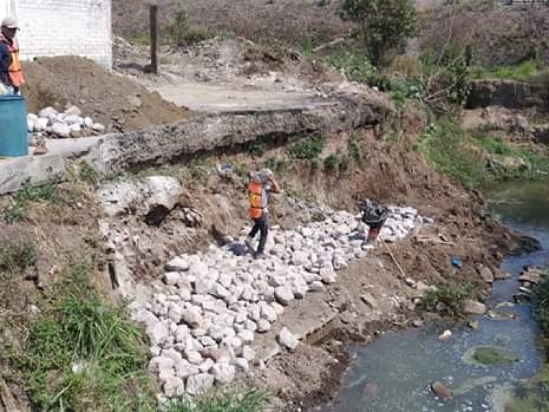 Arreglaron desgajamiento en canal de Canteras del Nayar