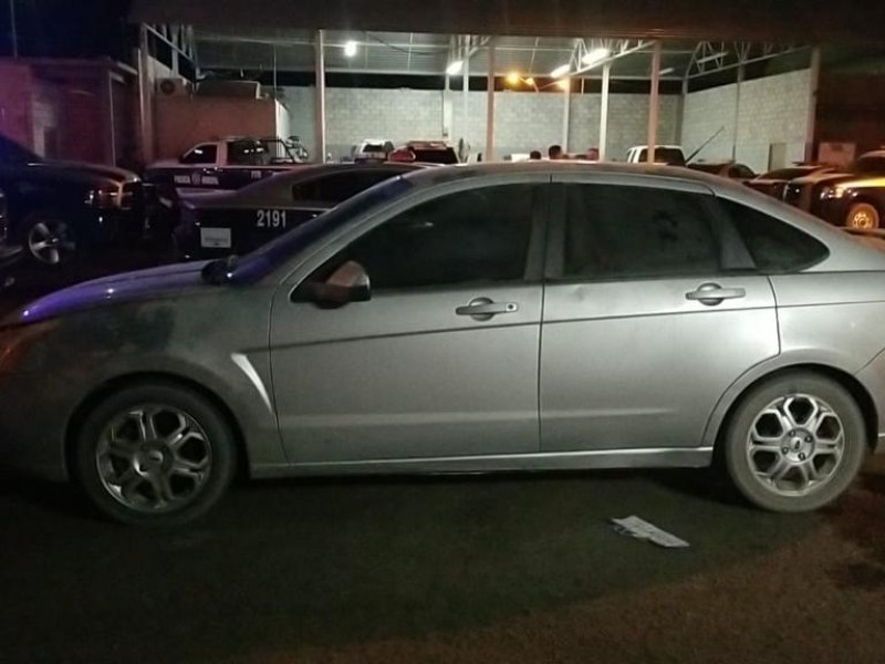 Arresta Policía Municipal a parejas con pistola