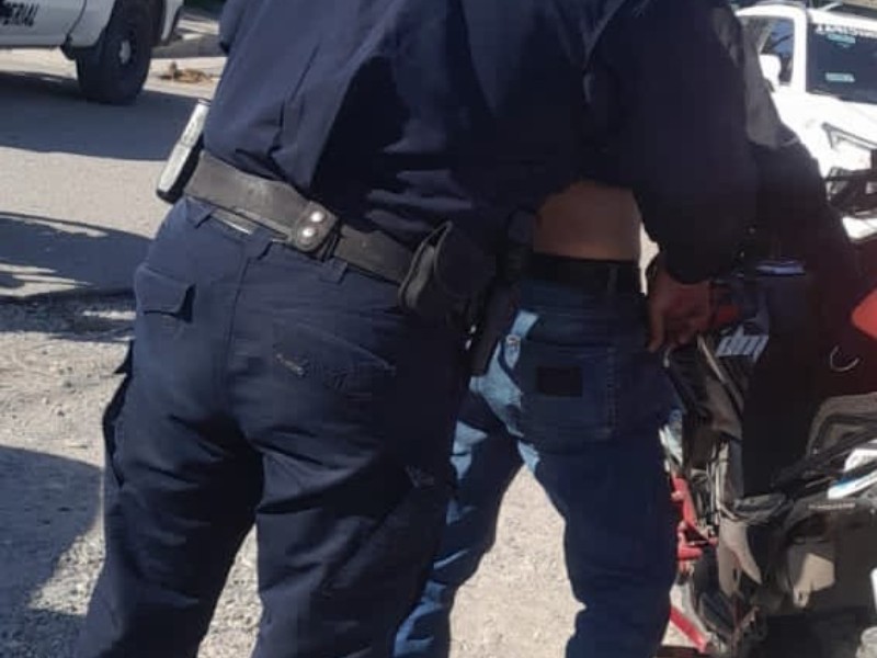 Arrestan a 10 sujetos por posesión de narcóticos y armas prohibidas