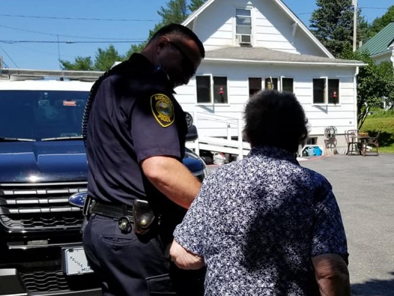 Arrestan a abuelita por su cumpleaños 93