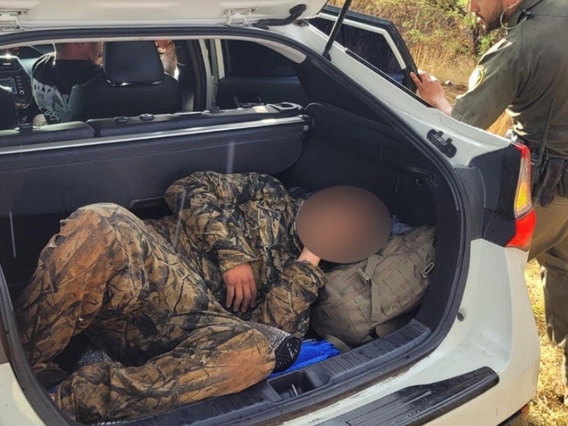 Arrestan a dos personas por tráfico de indocumentados