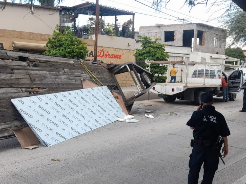 Arrestan a mujer tras robo de vehículo de carga