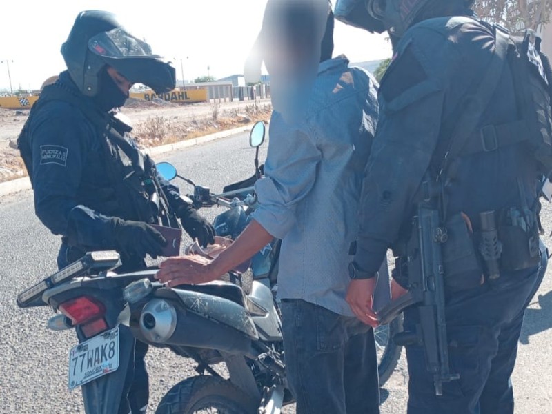 Arrestan a personas y aseguran armas blancas y narcóticos en Hermosillo